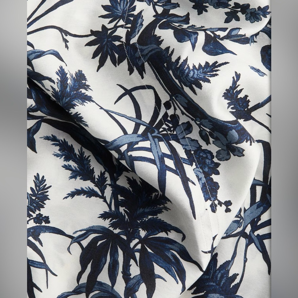 H&M Oversized Navy & White Patterned Blouse in Small - Picture 3 of 9